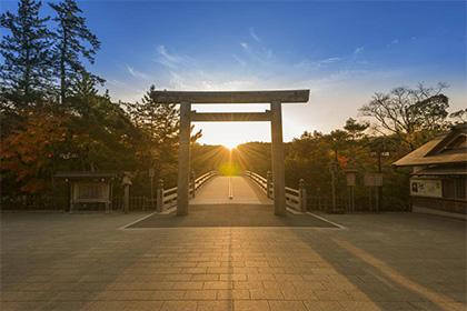 伊勢神宮とその世界を旅する